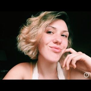 Meet your Posher, Lia